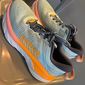 Hokas bondi 7, size 6